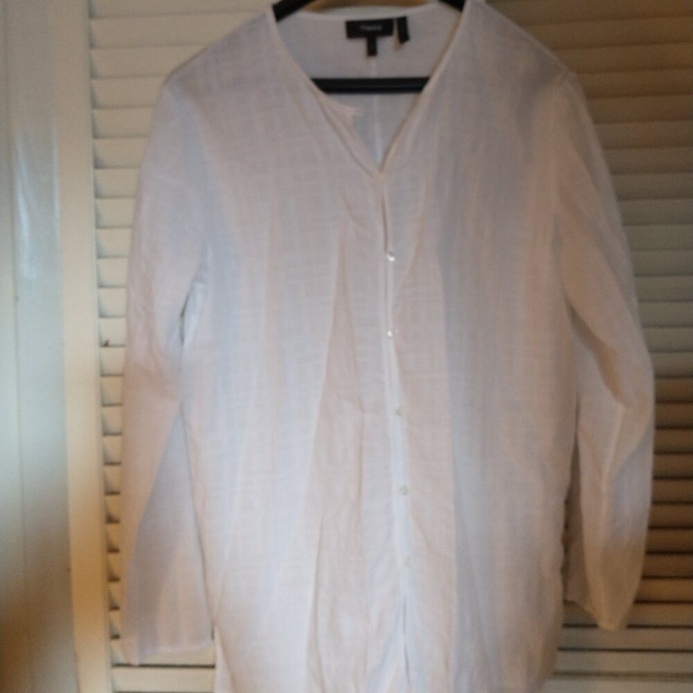 Theory white light weight cotton button top long sleeves size Small